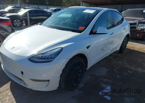 2022 Tesla Model Y Long Range Dual Motor All-Wheel Drive z USA, uszkodzony, nr VIN 7SAYGDEE5NF386632
